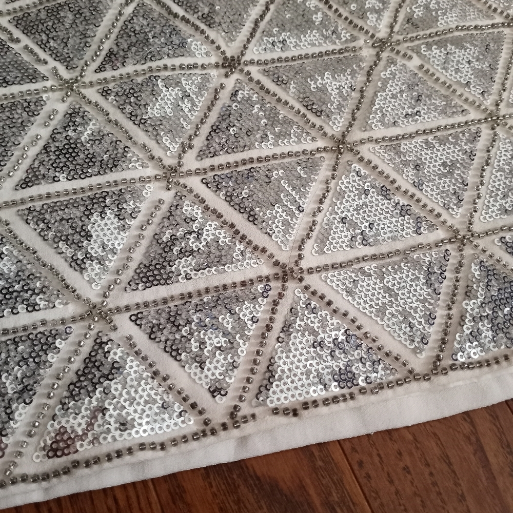 H&M Cream with Silver Sequins Beaded triangle pattern - Picture 2 of 4